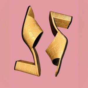 🔥NWOB NINE WEST! Slides/Mules/Sandals!! GORGEOUS SHOE! Crocodile print! Size 9